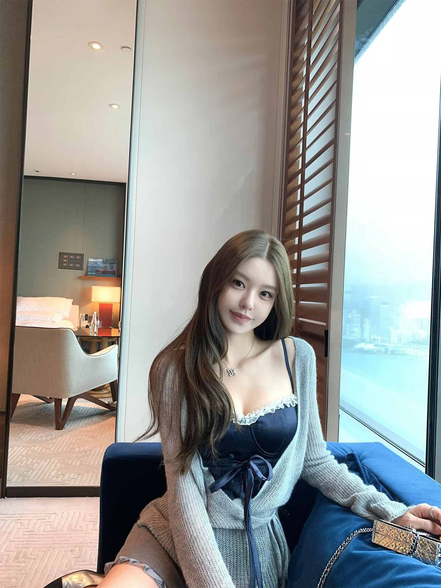 

Good Morning Fan Fan ace Satin Vest Mixed Knitted Cardigan Coat with Chest Pad Bow Tie V-ne Long Sve Girls' Clothes