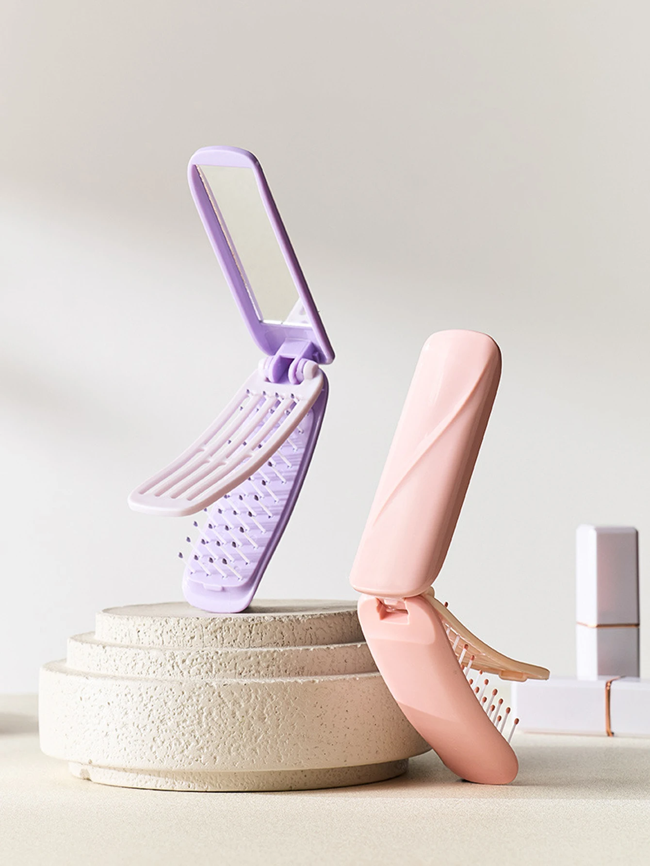 مشط محمول 2 في 1 قابل للطي مع مرآة لتدليك فروة الرأس ومشط وسادة هوائية للسفر مناسب لجميع أنواع الشعر