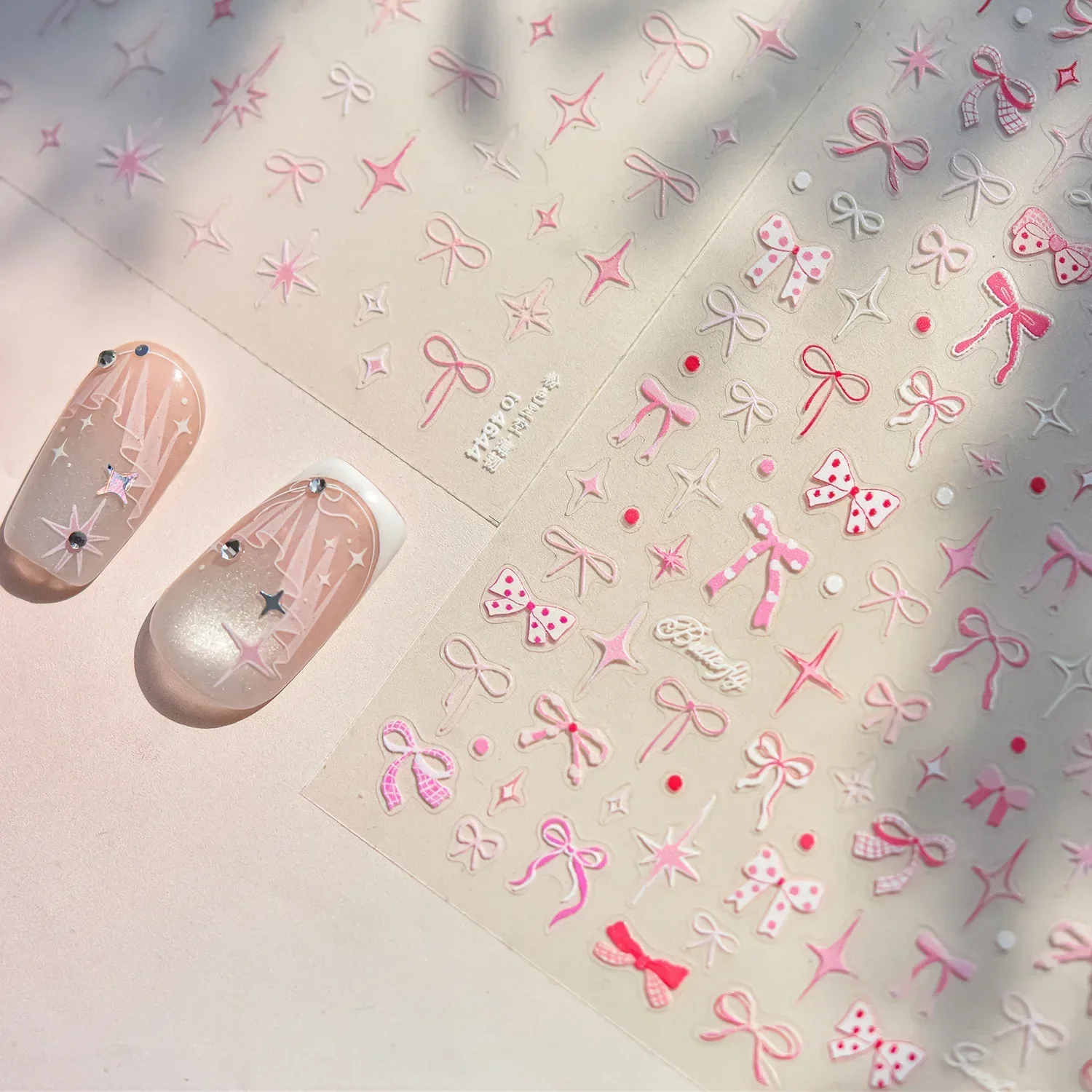 素敵な 5D ちょう結びネクタイリボンネイルアートステッカーパールカラフルなレースパールコーディングマカロンカラーシルク自己粘着マニキュアデカール