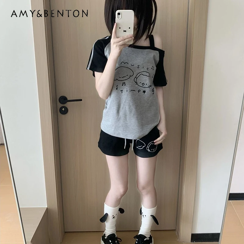 

Sweet and Cute Subculture Print Slanted Shoulder Off-the-shoulder Short-sleeved Top and Shorts Two-piece Suit for Women