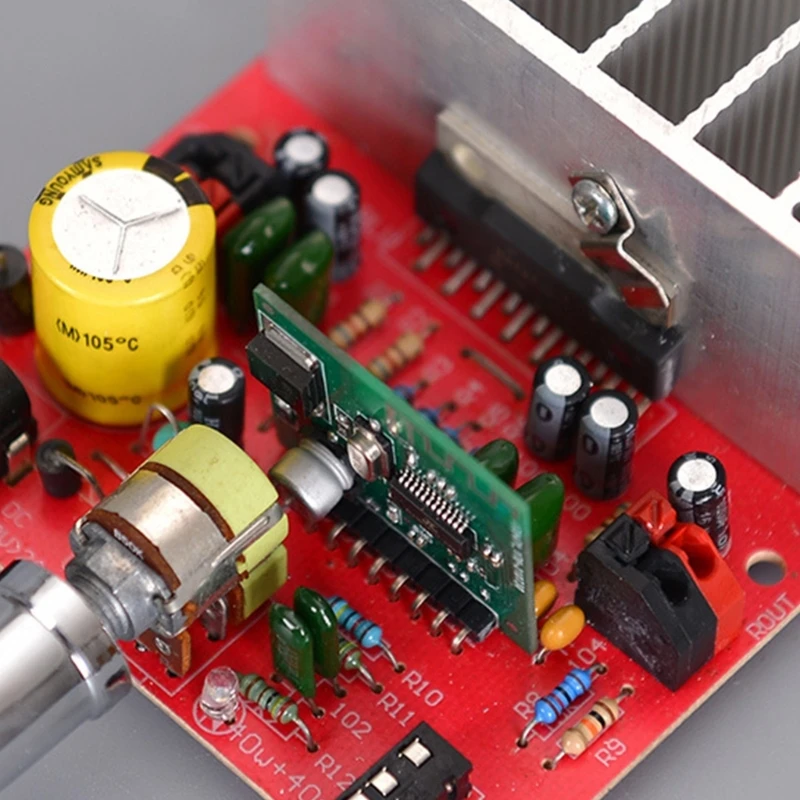 وحدة صوت لمكبرات الصوت المتوافقة مع البلوتوث 2 × 33 وات، رقاقة طاقة HA13135