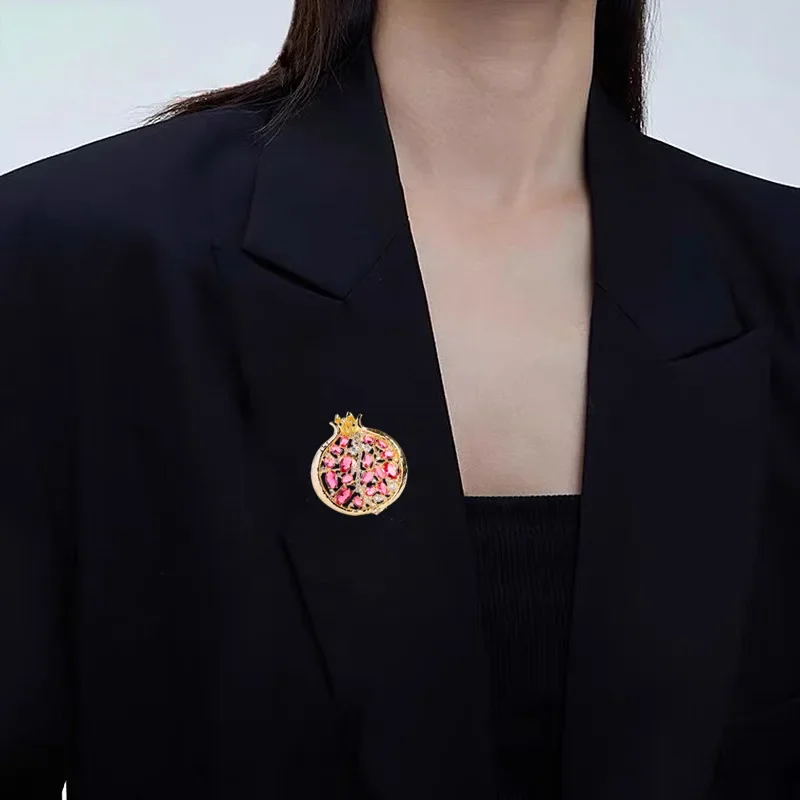 New Light Luxury Pomegranate Design Ladies Brooch Beautiful Symbolism Suit Coat Accessories to Enhance Personal Attractiveness