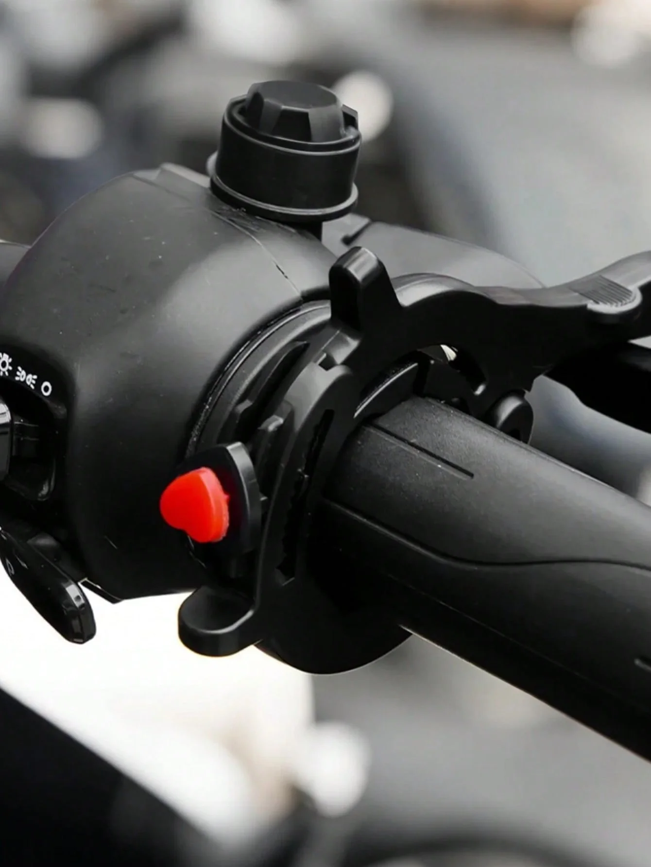 

1Pc Electric Bike Throttle Cruise Control Clamp, Constant Speed Assist, Hands-Free Riding, Easy Handlebar Install, Red Button Re