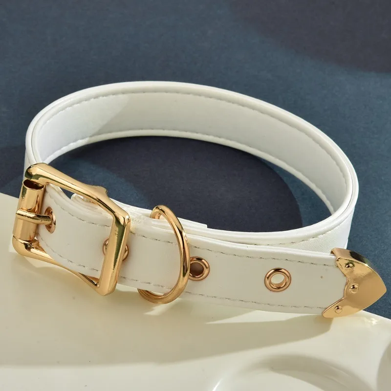 新しいレディースネックレス、ベルネックレス、ハート型のパンクサブカルチャーレザーネックレス、ロマンチックなベルト