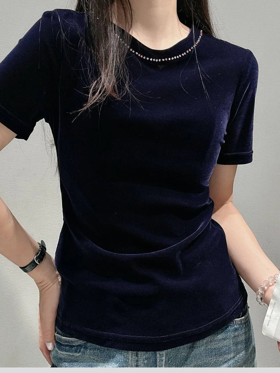 

Faionable Street Sle Velvet ort Sve T-irt Women's round Ne Embellied Design Autumn New Sle Slim Fit Base irt