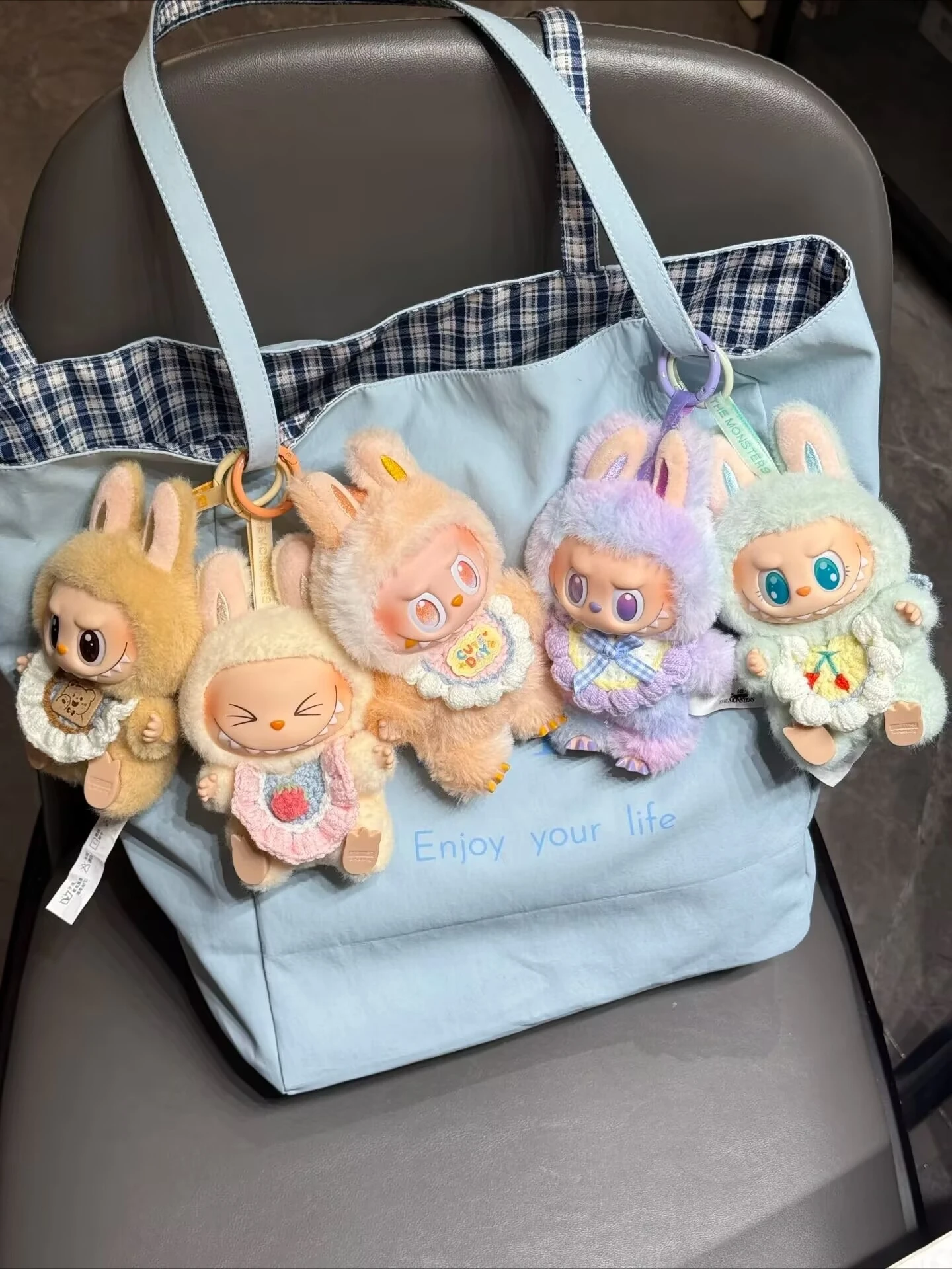 2025 Ledakan Besar Kualitas Tinggi Tiga Generasi Seri Wajah Vinil Liontin Gantungan Kunci Hadiah Kejutan Aneh