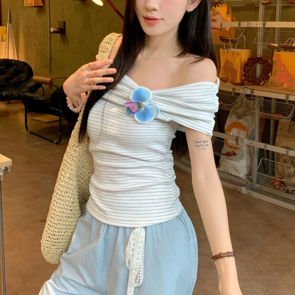 

Укороченный топ в полоску с открытыми плечами в стиле ретро, облегающая футболка в полоску с цветочным принтом, женская одежда, милая нижняя рубашка, женская пляжная одежда