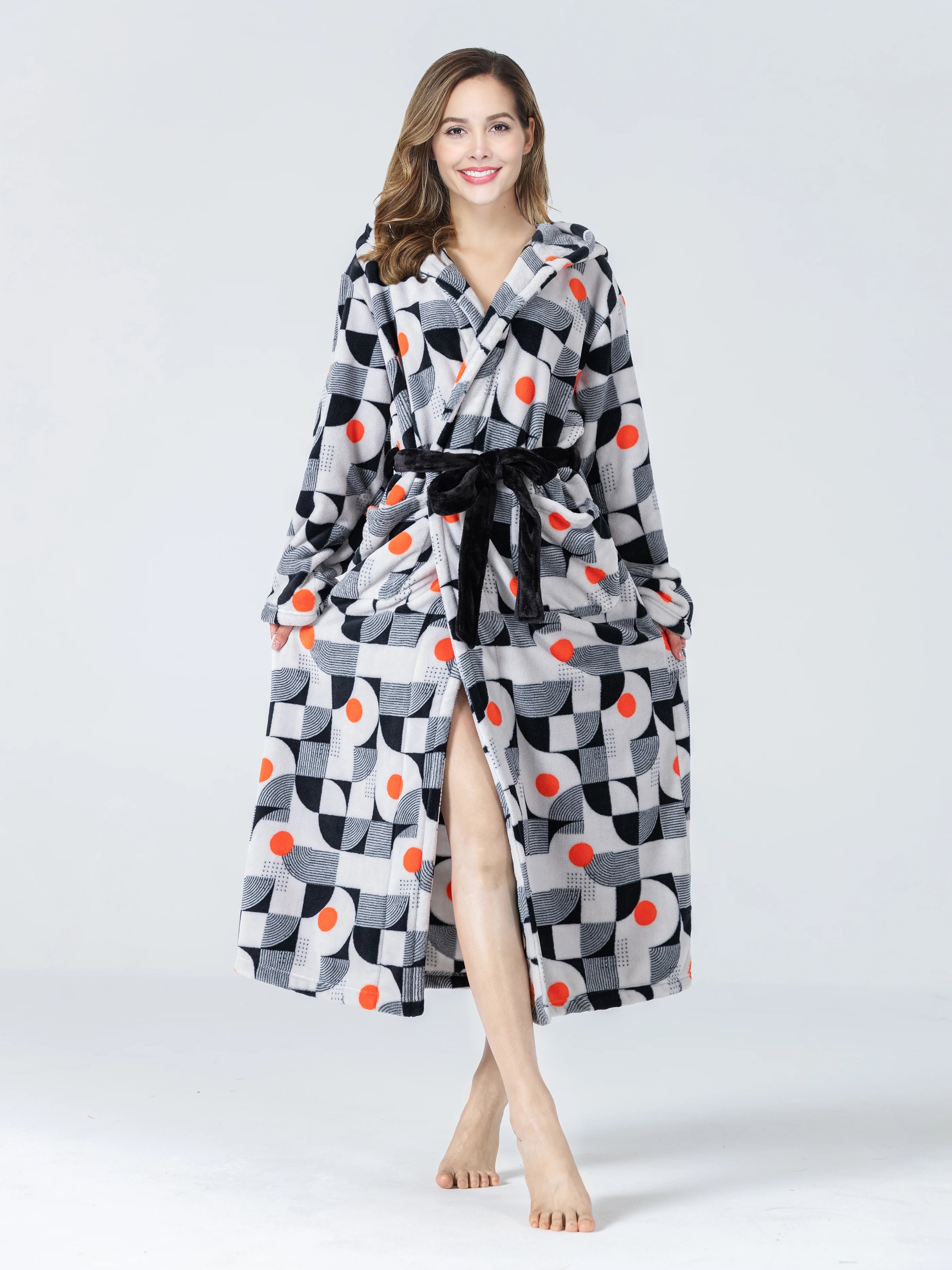 Women's soft bathrobe, long-sleeve flannel warm hooded pajamas, suitable for autumn and winter home wear, unisex.