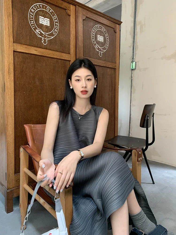 Fold Miyake Pleated Women\'s Dresses Loose Plus Size High Quality Sense of Elegance Sleeveless Mid-length Skirt 2025 Spring New