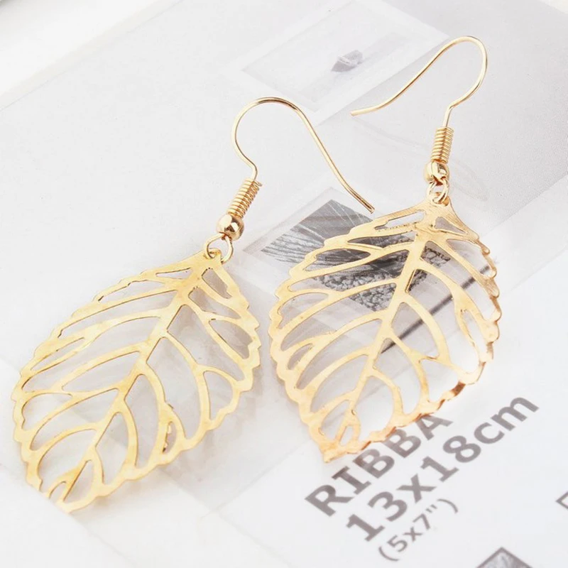 Hollow Out Leaf Drop Earrings for Women Trendy Metal Hook Earrings Vintage Golden Silver Color Dangle Earrings Brief Jewelry