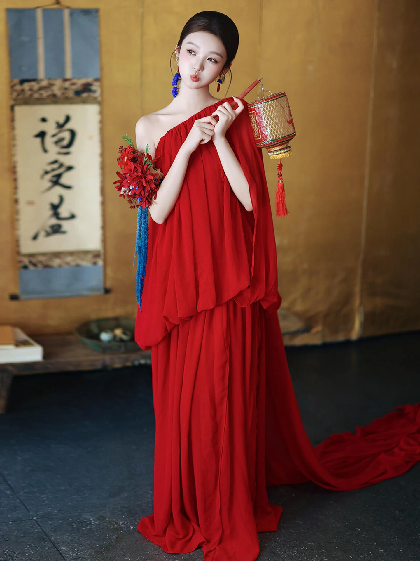 ชุดคลุมเจ้าสาวสีแดงแบบไหล่เดียว ชุดราตรีงานหมั้นสำหรับผู้หญิง ดีไซน์หรูหรา น้ำหนักเบา ชุดงานแต่งงานสุดหรูสำหรับพิธีดื่มอวยพร