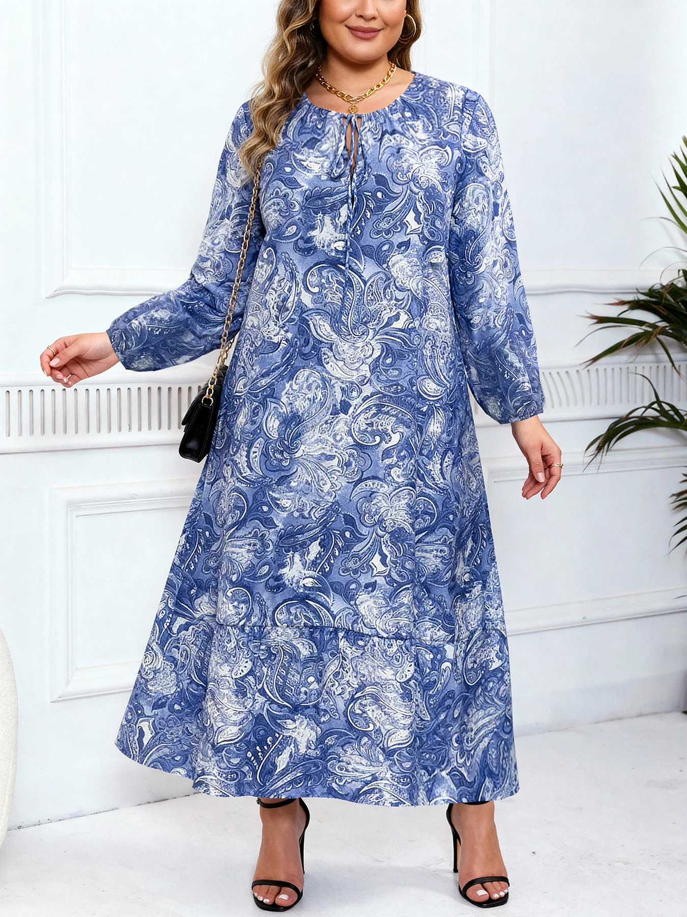 

Женское свободное платье макси больших размеров с синим принтом пейсли и круглым вырезом с длинными рукавами