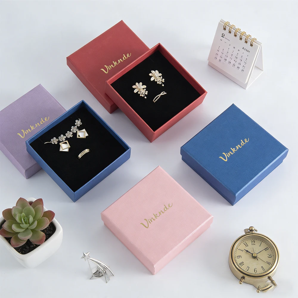 

Custom Logo 9x9x3cm Jewelry Packaging Box DIY Travel Organizer Necklace Boxes Jewelri Wedding Gift Earring Ring Cardboard Case