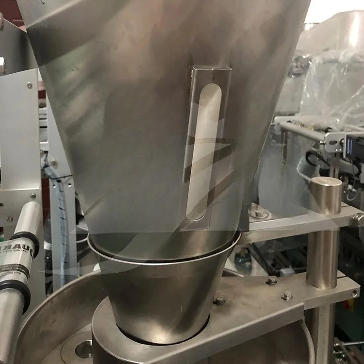 انخفاض سعر الحليب اللوحي الحلوى الحقيبة البلاستيكية الصغيرة مصاصة التفتي الحلو Gumball العمودي آلة تغليف الكرات الشوكولاته