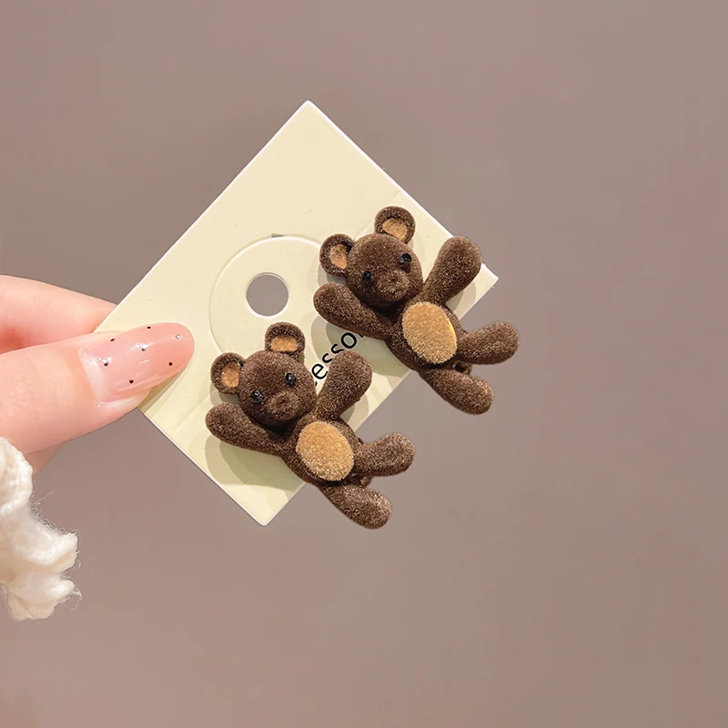 

Adorable Animal-Shaped Side Duckbill Clips, Sweet Children's Hair Accessories，Cute Cartoon Bear and Rabbit Hair Clips for Girls