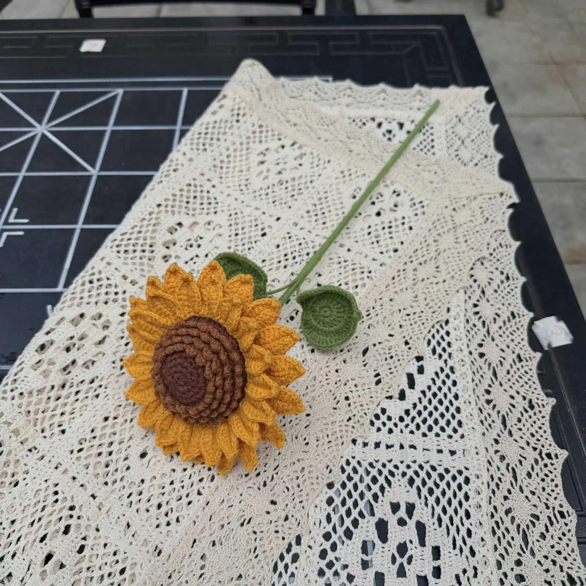Kreative Künstliche Sonnenblumenzweige Gehäkelter Sonnenblumenstrauß Fertiggestellte Handgewebte Blume Raumdekoration Liebliches Geschenk – Detail 2