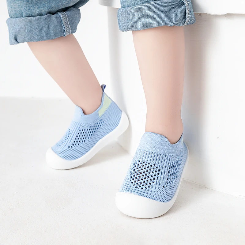 Musim semi populer baru sepatu bayi Mesh rajut bernapas anak perempuan anak laki-laki 0-3t musim panas Slip-On Sneakers kasual balita Non-Skid Prewalker