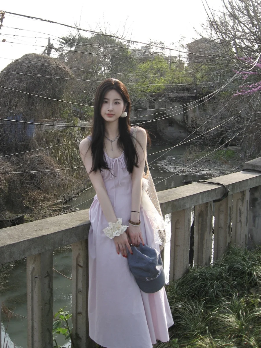 부드러운 스타일 핑크 퍼플 프릴 탱크 드레스 2024 새로운 여성 여름 슬리밍 허리 장착 a 라인 롱 드레스 부드러운 실루엣 