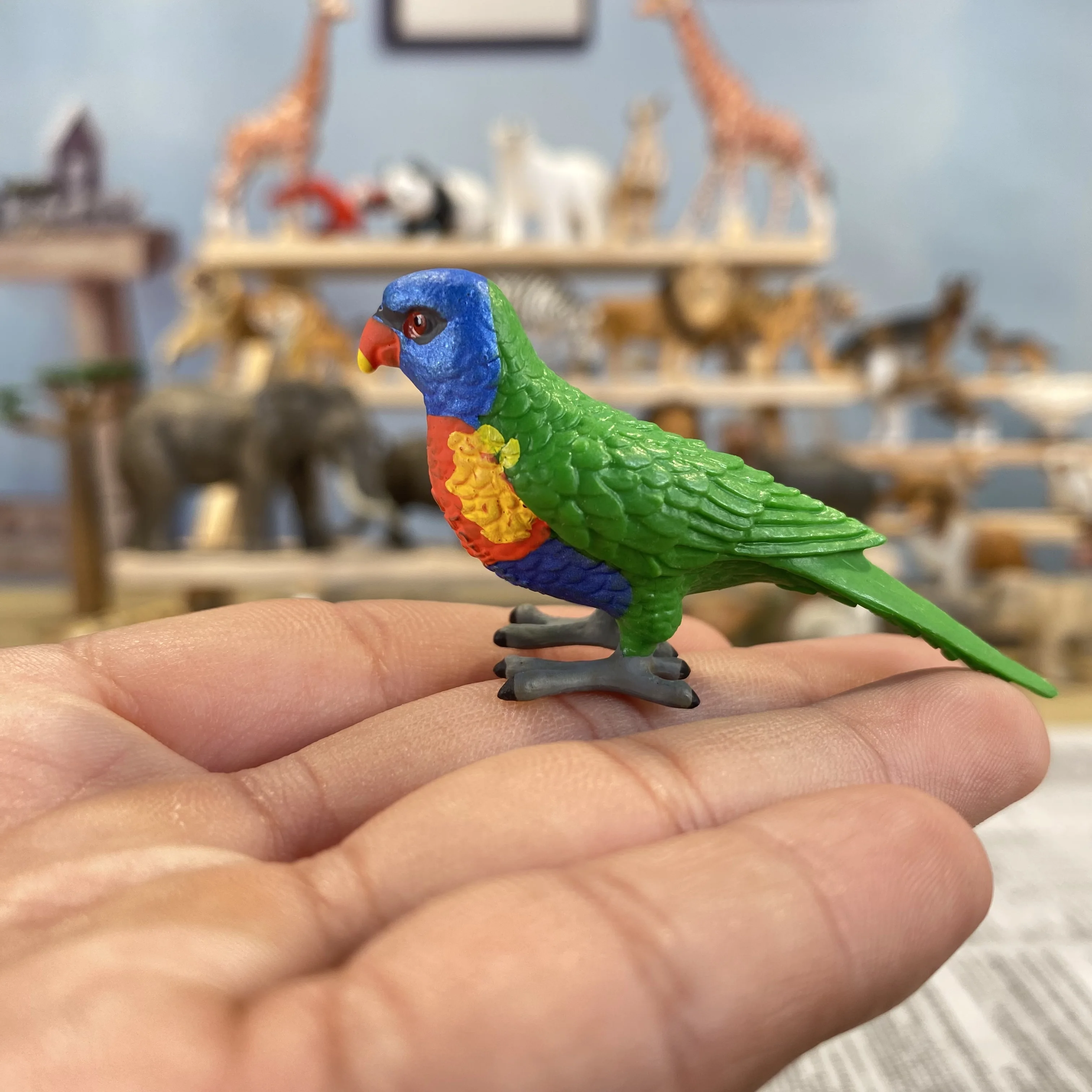 mini miniature   model Green Macaw Psittacidae bird