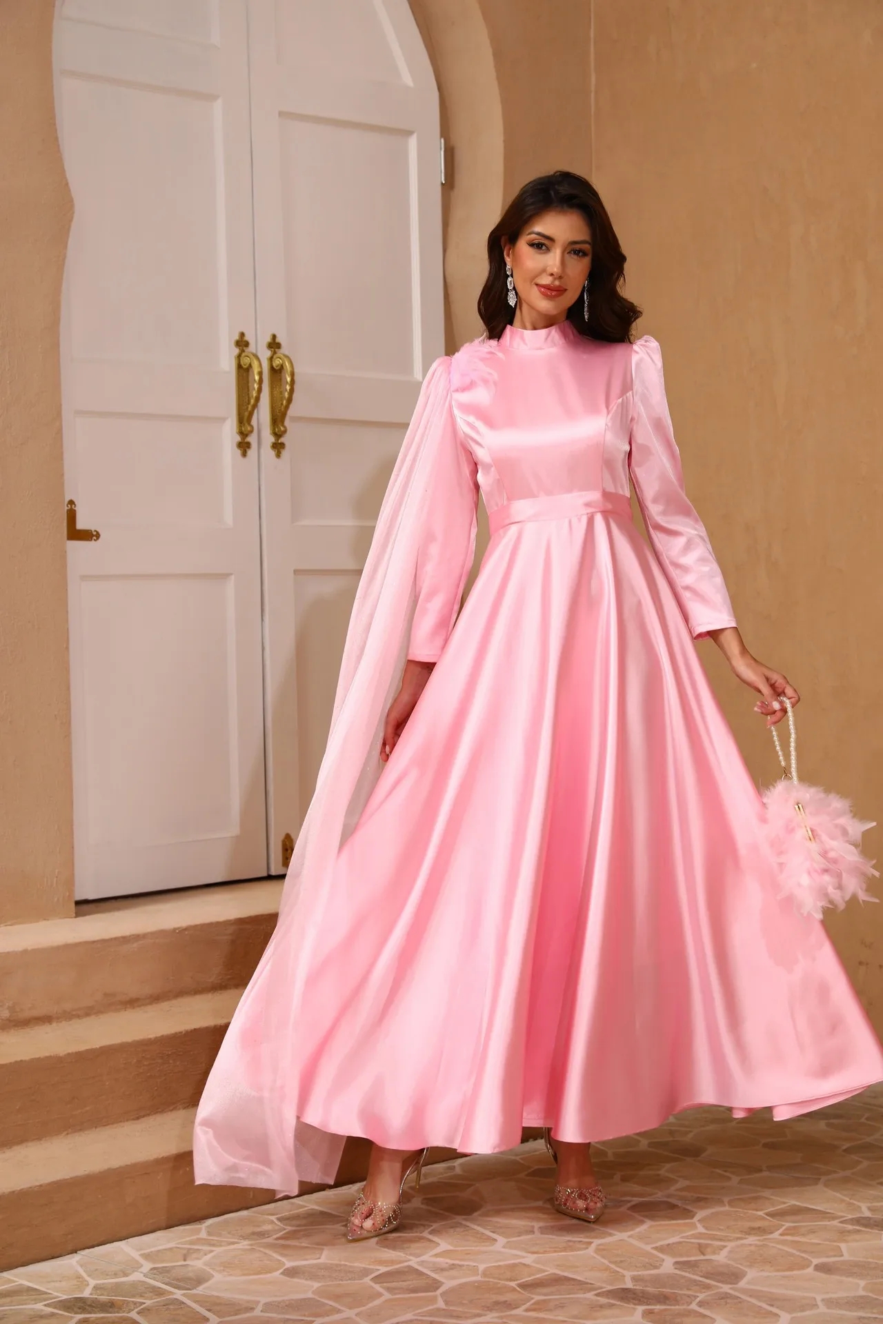 Damska sukienka maxi z satyny w kolorze pudrowego różu, długa suknia z wysokim dekoltem i odpinanym, błyszczącym tiulowym płaszczem, elegancka sukienka wieczorowa.
