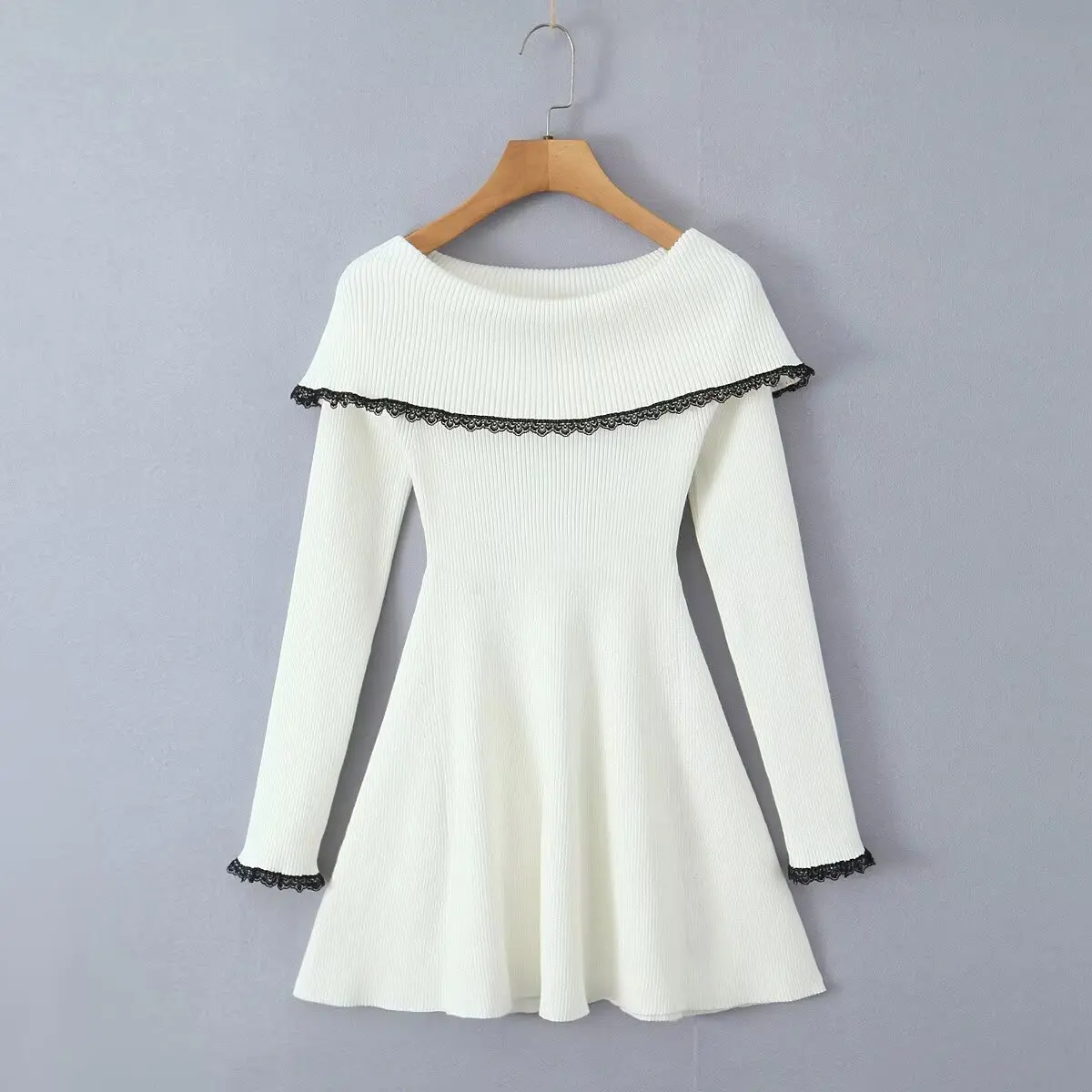 Abito al ginocchio slim fit tinta unita con scollo a barchetta a maniche lunghe sexy nuova moda autunnale, 2 colori