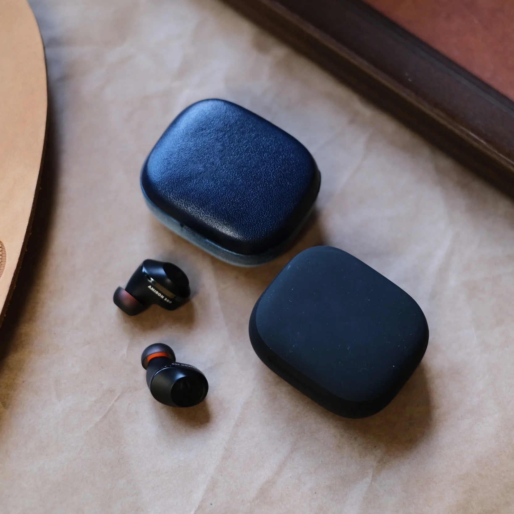 

Защитный чехол для наушников Beyerdynamic Amiron 300, ручная работа, натуральная кожа, индивидуальная бесплатная печать, буквенно-цифровая