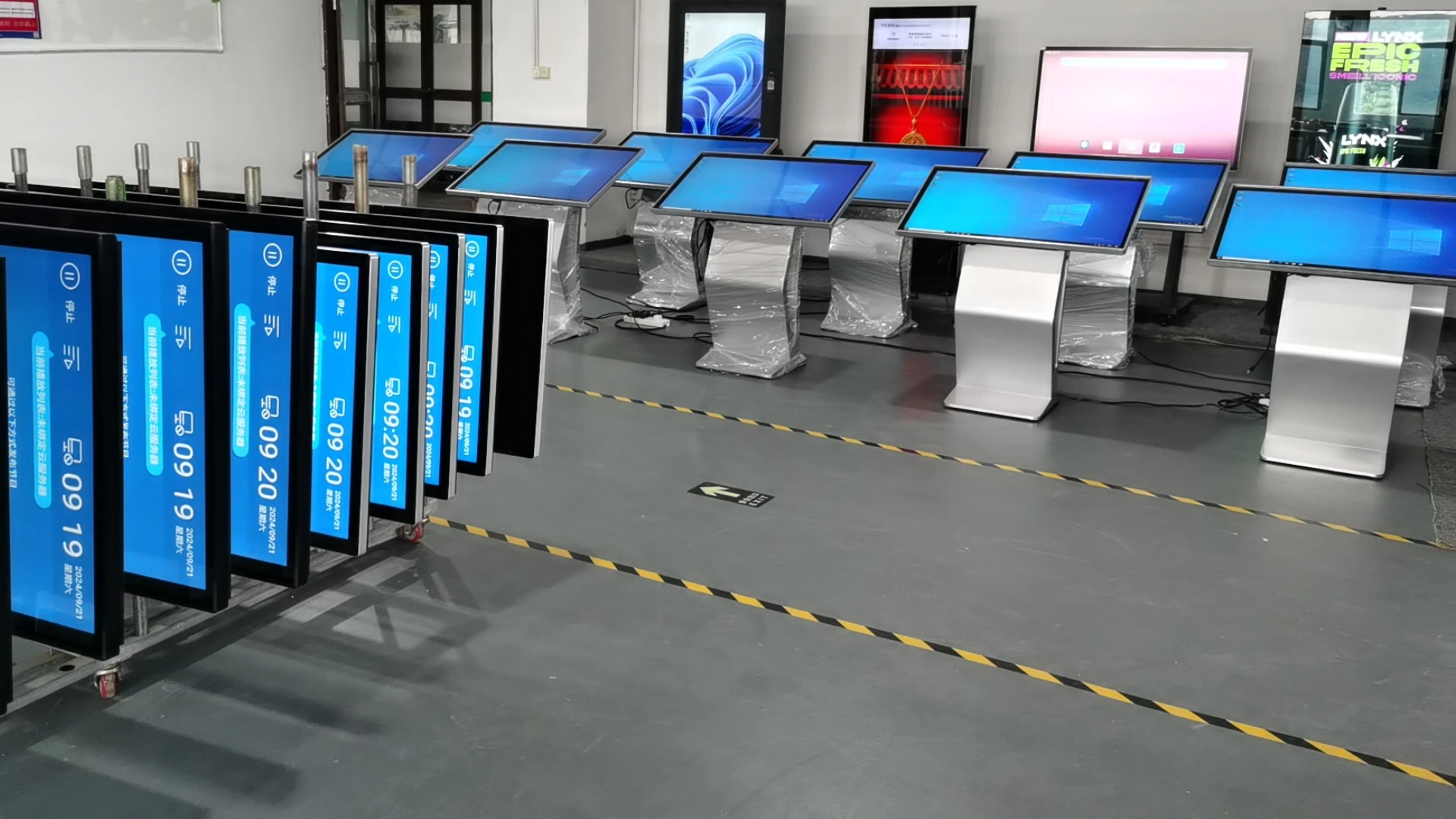 شاشة تفاعلية متعددة الحجم K نوع عرض LCD تعمل باللمس آلة الاستفسار الكل في واحد معلومات الإعلان كشك أفقي