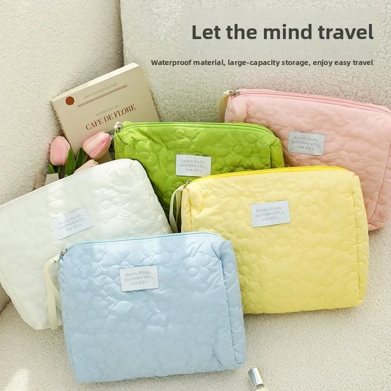 Cream Quilted Cloud Large Capacity Cosmetic Bag Portable Hand Carry Cosmetics Storage Toilet Bag for Girls High Value