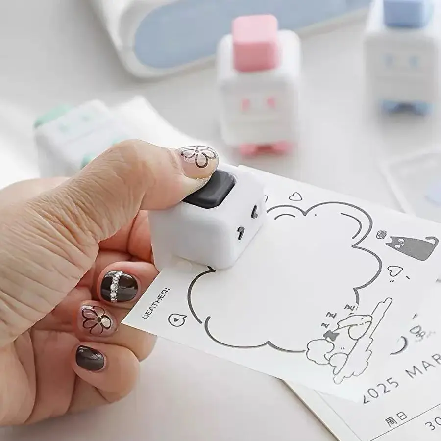 1PC Cute robot 5mm loose-leaf puncher small mini manual single hole puncher paper puncher