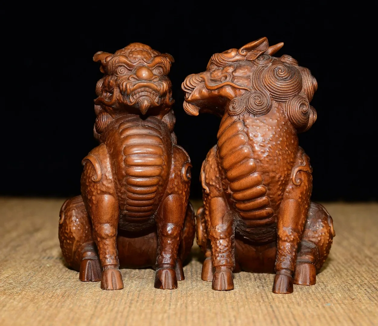 

4"Folk Collection Old Boxwood kylin Unicorn Statue A Pair Amass wealth Ornaments Worship Hall Town house