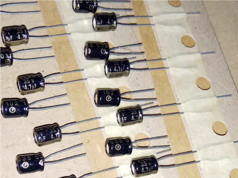 30pcs/lot Original Japanese ELNA 35V 4.7UF R3A 4X5mm fever audio aluminum electrolytic capacitor free shipping