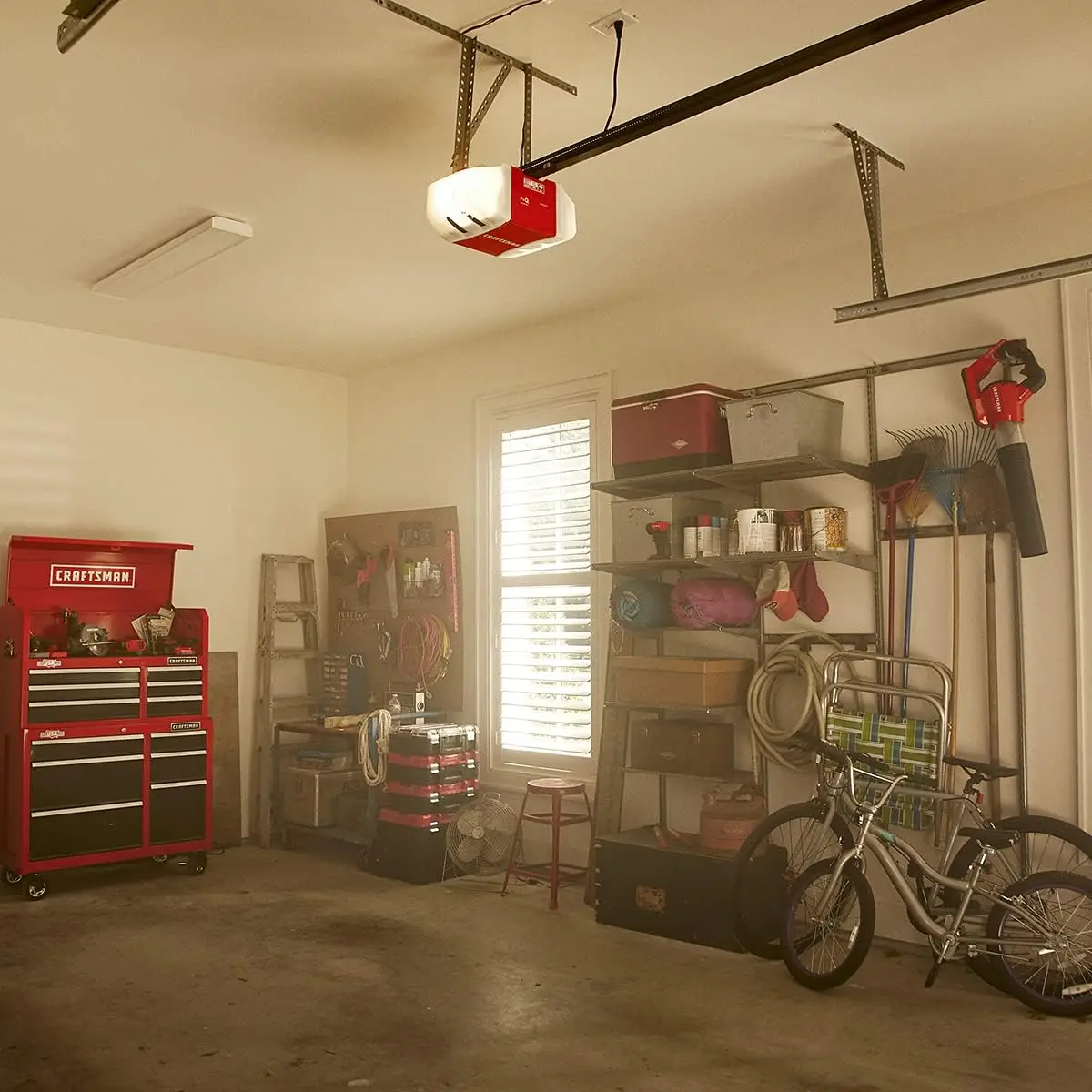 Craftsman 11⁄4 HPs Ultra Quiet Belt Drive Kit، جهاز التحكم في الهاتف الذكي (myQ)، موديل CMXEOCG982، فتاحة باب المرآب الأحمر