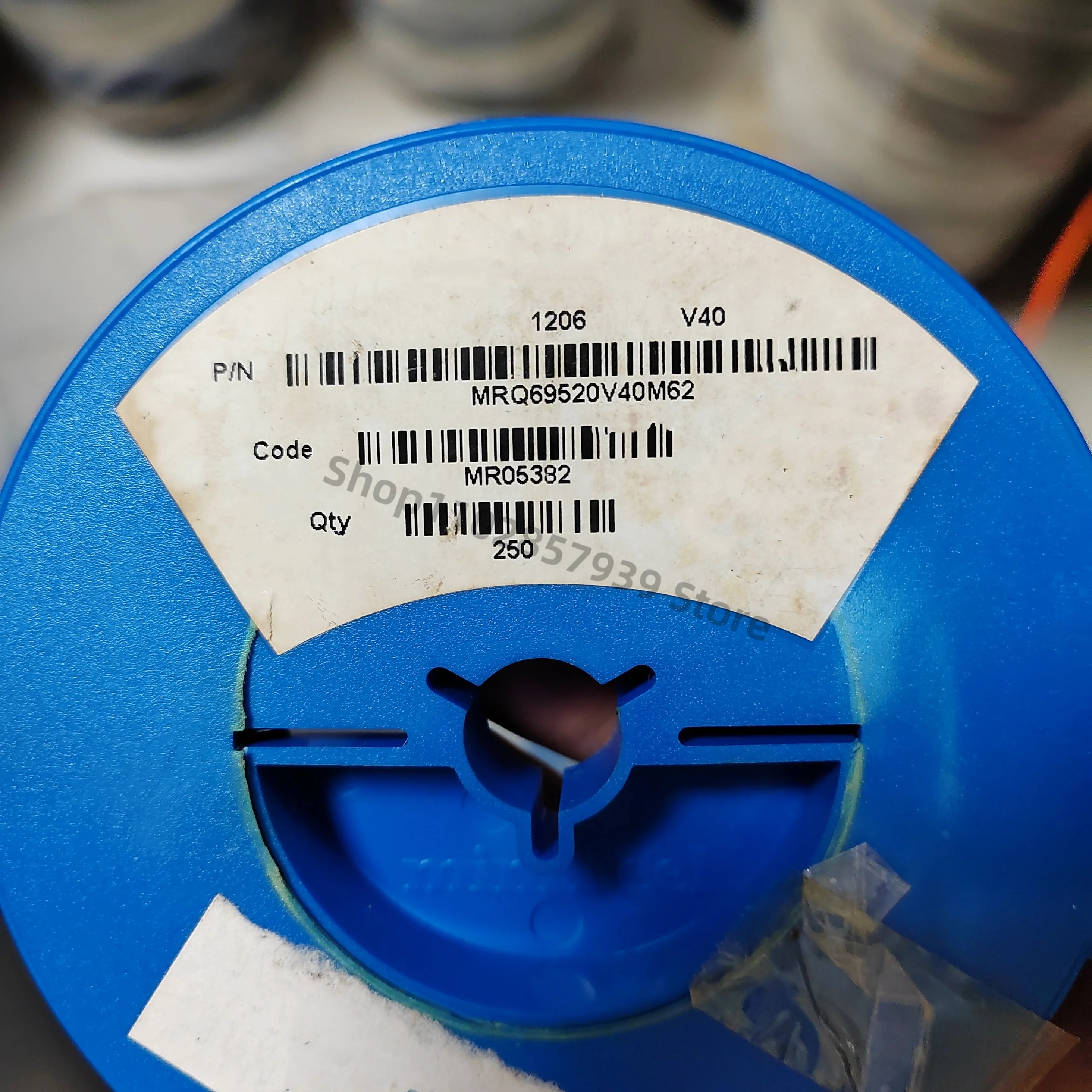 

MRQ69520V40M62 QFN 10 шт./лот оригинальные и аутентичные, бесплатная доставка