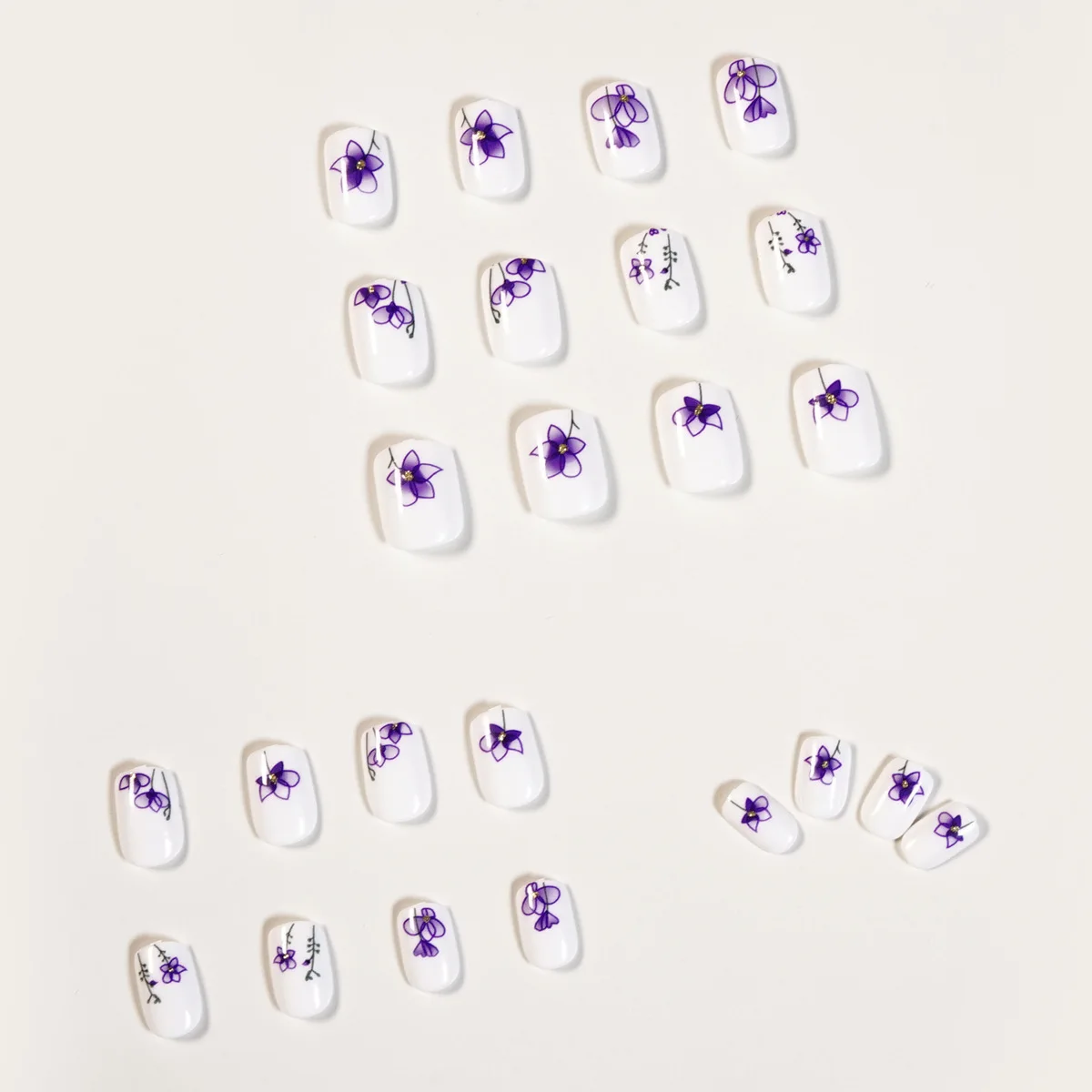 24Pcs Watercolor Purple Flower Pattern Fake Nail Set Short Artificial Nail Tip Pressing Nail Trimming Beauty Tool