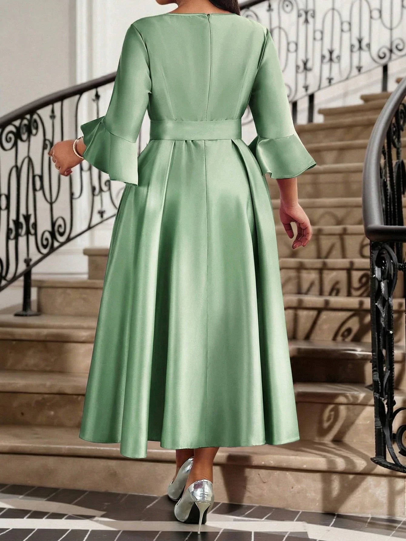 

Элегантное мятно-зеленое платье миди с круглым вырезом, расклешенными рукавами, поясом и А-образным силуэтом для женщин