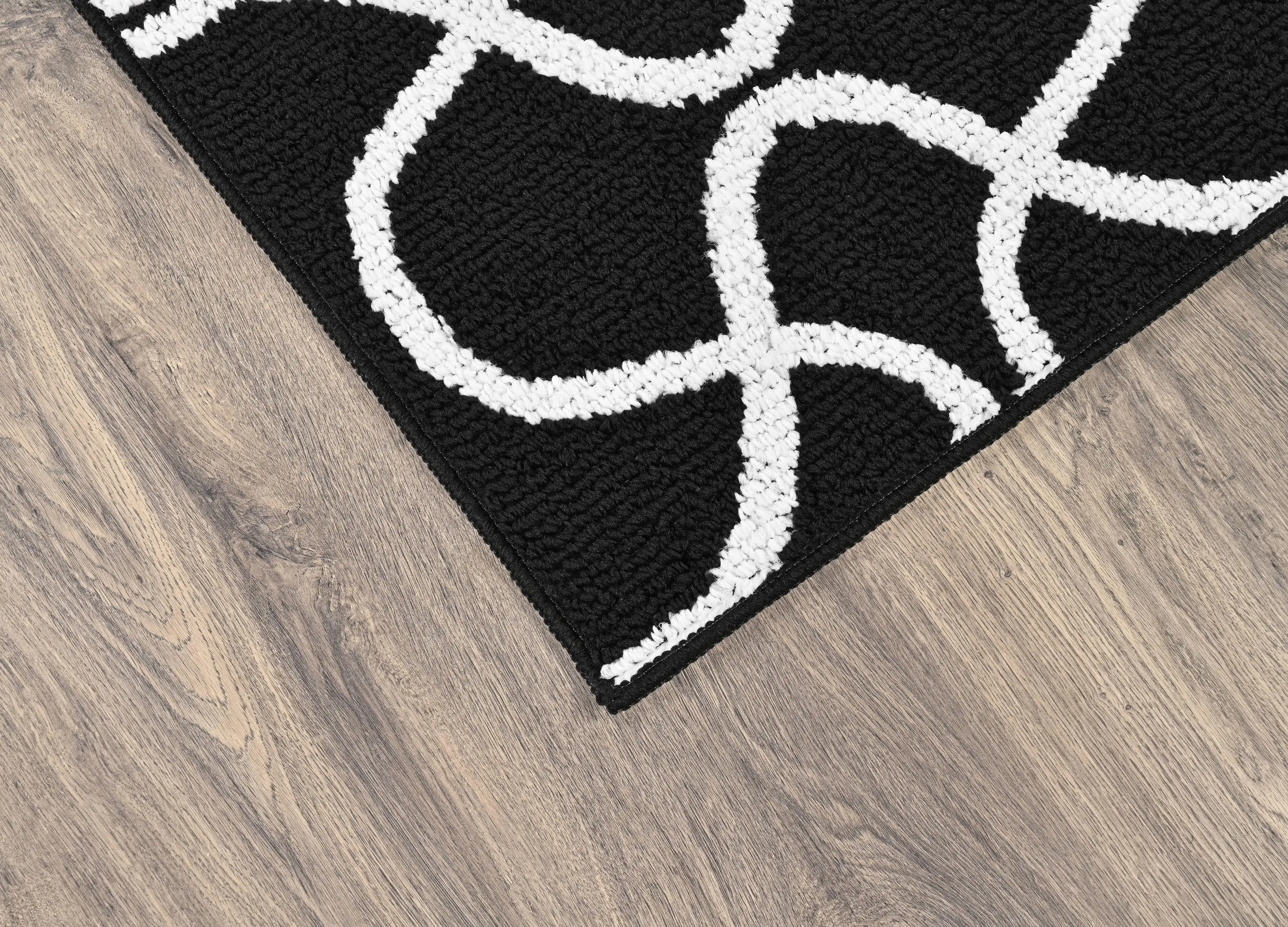 Drizzle Polypropylene Black/White Indoor Area Rug, 5' x 7'