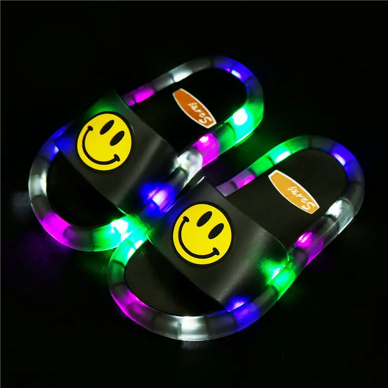 Nuovo cartone animato luminoso pantofole per bambini ragazzi e ragazze carino bambino Indoor moda casa antiscivolo morbido confortevole sandali regalo