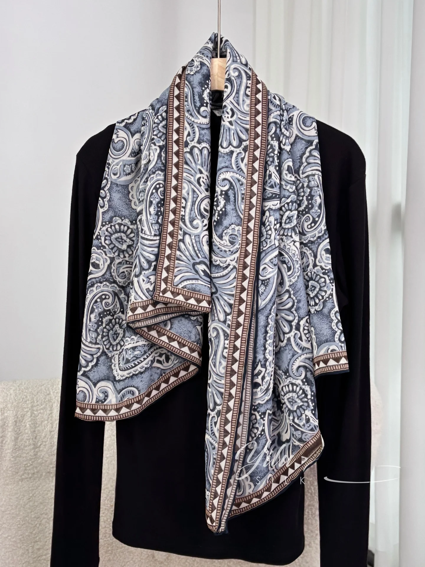 breathable-lightweight-silk-scarf-gossamer-square-shawl-spring-summer-commuting-atmosphere-sense-102cm-fashionable-decorative