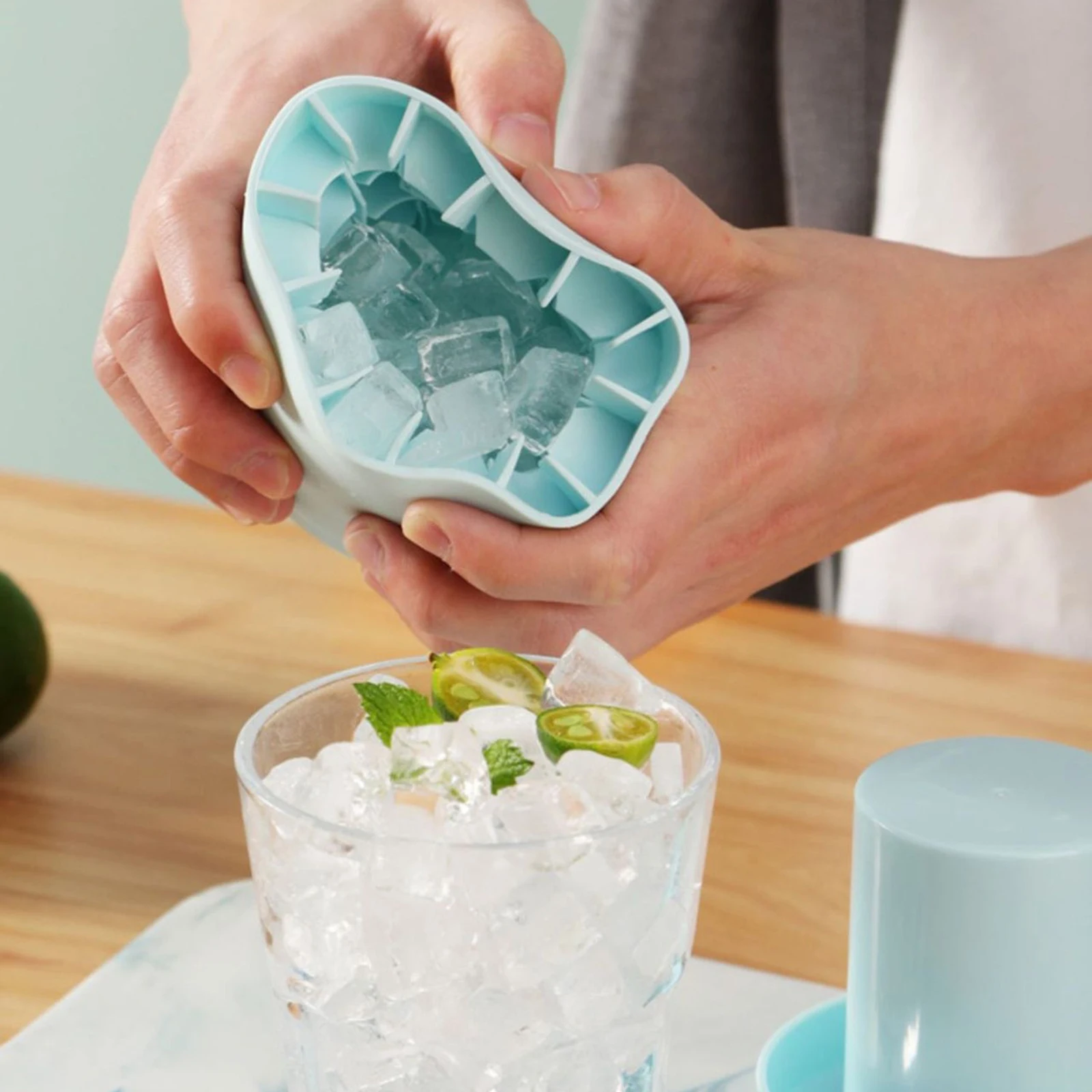 Portable Round Silicone Freezer Ice Making Bucket Mold Easy Release Fast Freeze Homemade Ice Cube Container Space Saving Tool