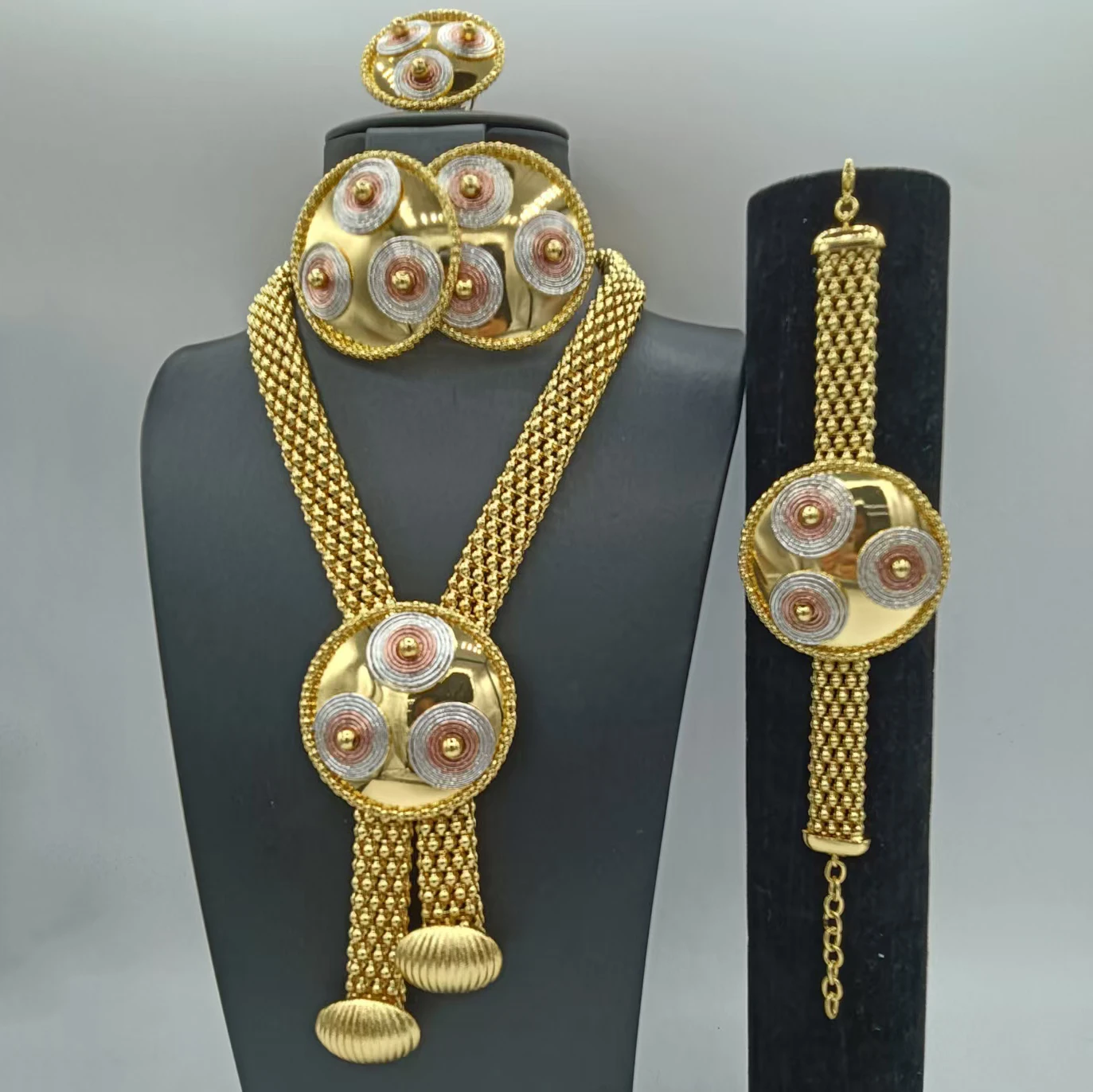 set-di-gioielli-vintage-placcati-in-oro-con-motivo-a-spirale-tricolore-composto-da-collana-bracciale-orecchini-e-anello-ideale-per-feste-per-donna
