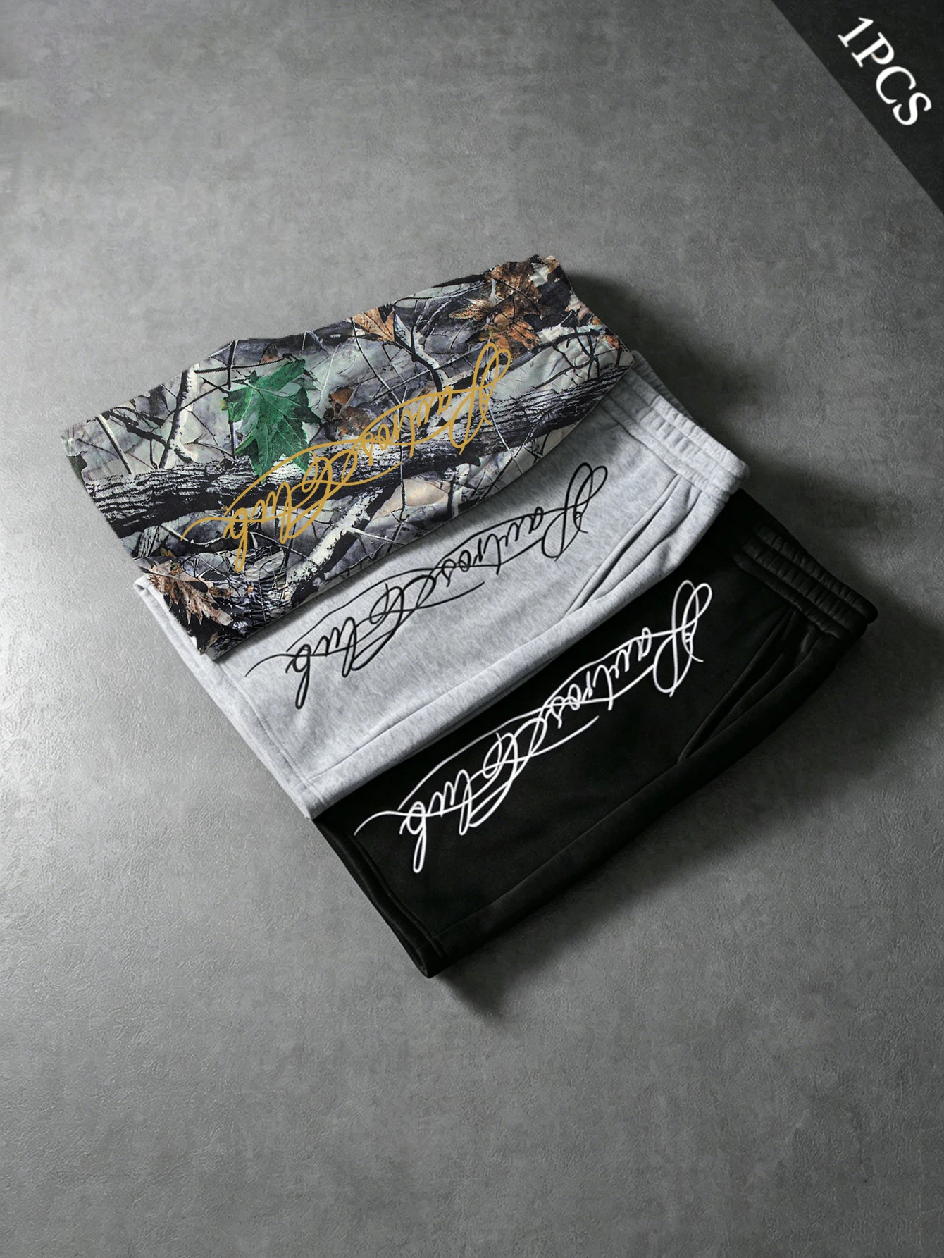 

Men's American Retro British Street Style Leaf and Letter Print Loose-Fit Athletic Shorts, Streetwear Casual Athletic Pants