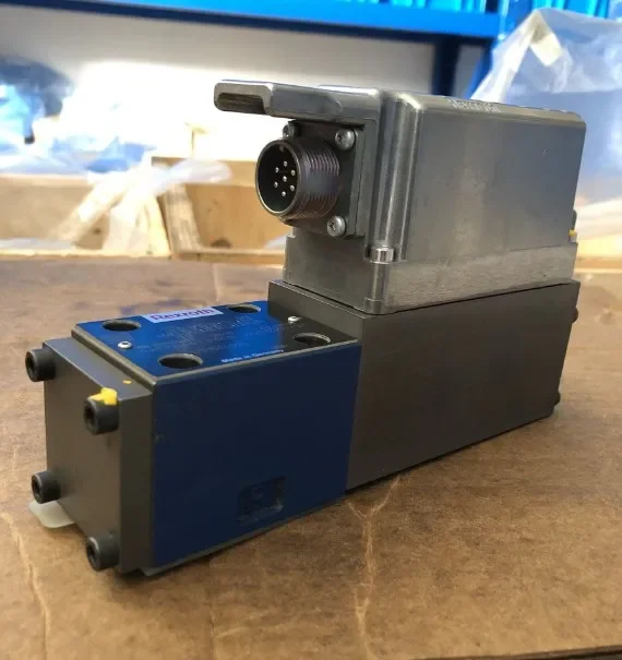 NEW Rexroth MNR: 0811404803 4WRPEH10C4B100L-2X/G24K0/A1M Hydraulic Proportional servo valve Made in Germany