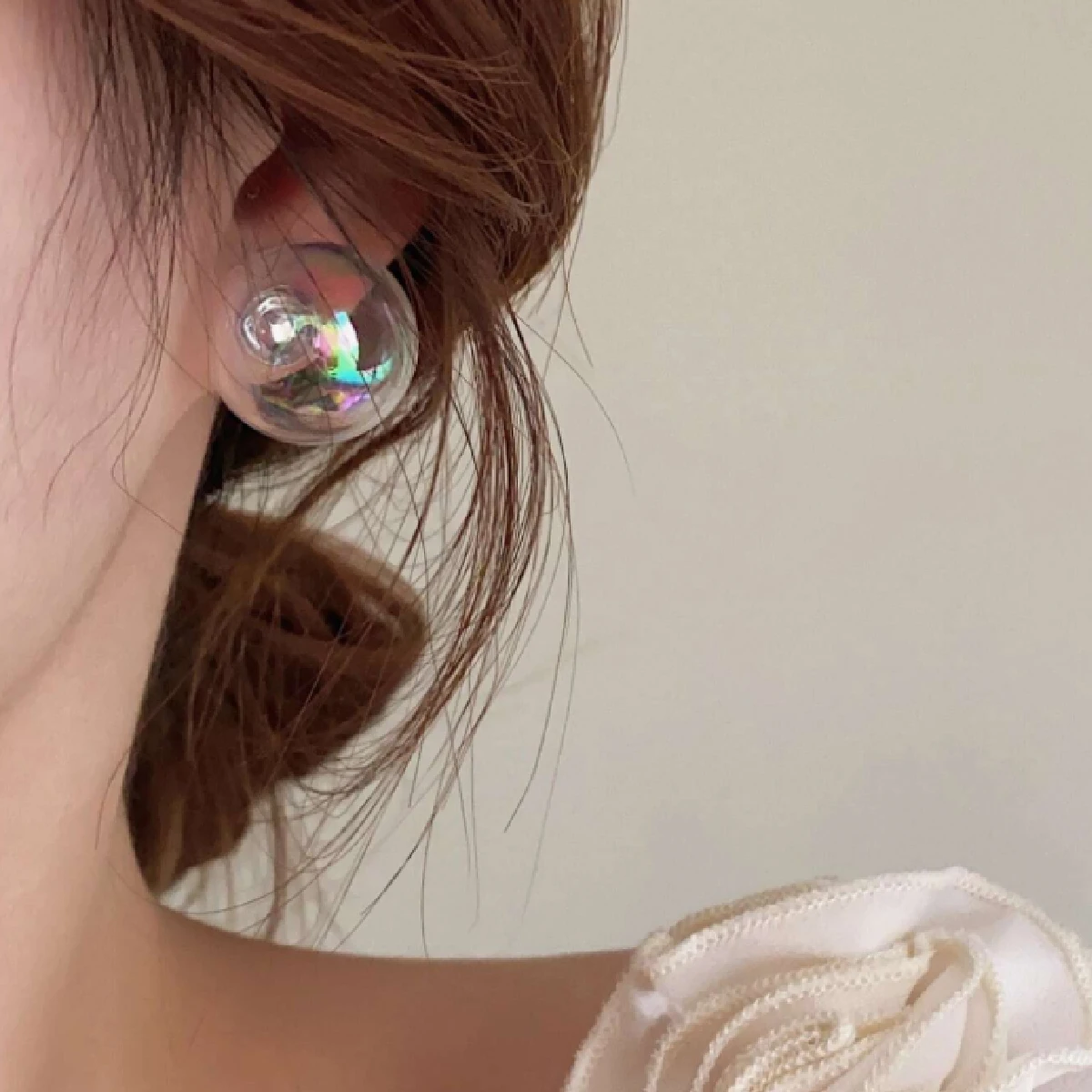 1 para nowych, okrągłych, przezroczystych kolczyków damskich z olśniewającym kolorowym szkłem