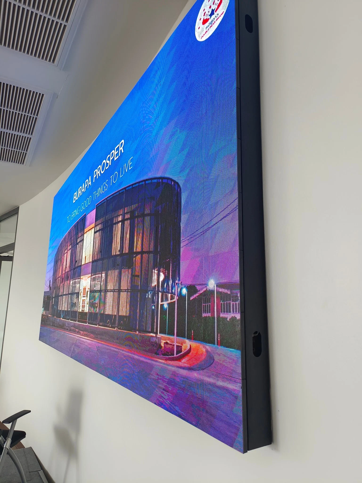 High Brightness SMD P2 P2.5 P3 P4 Indoor Display Panel Led Advertising Video Wall for Stage Church Monitor Meeting Room