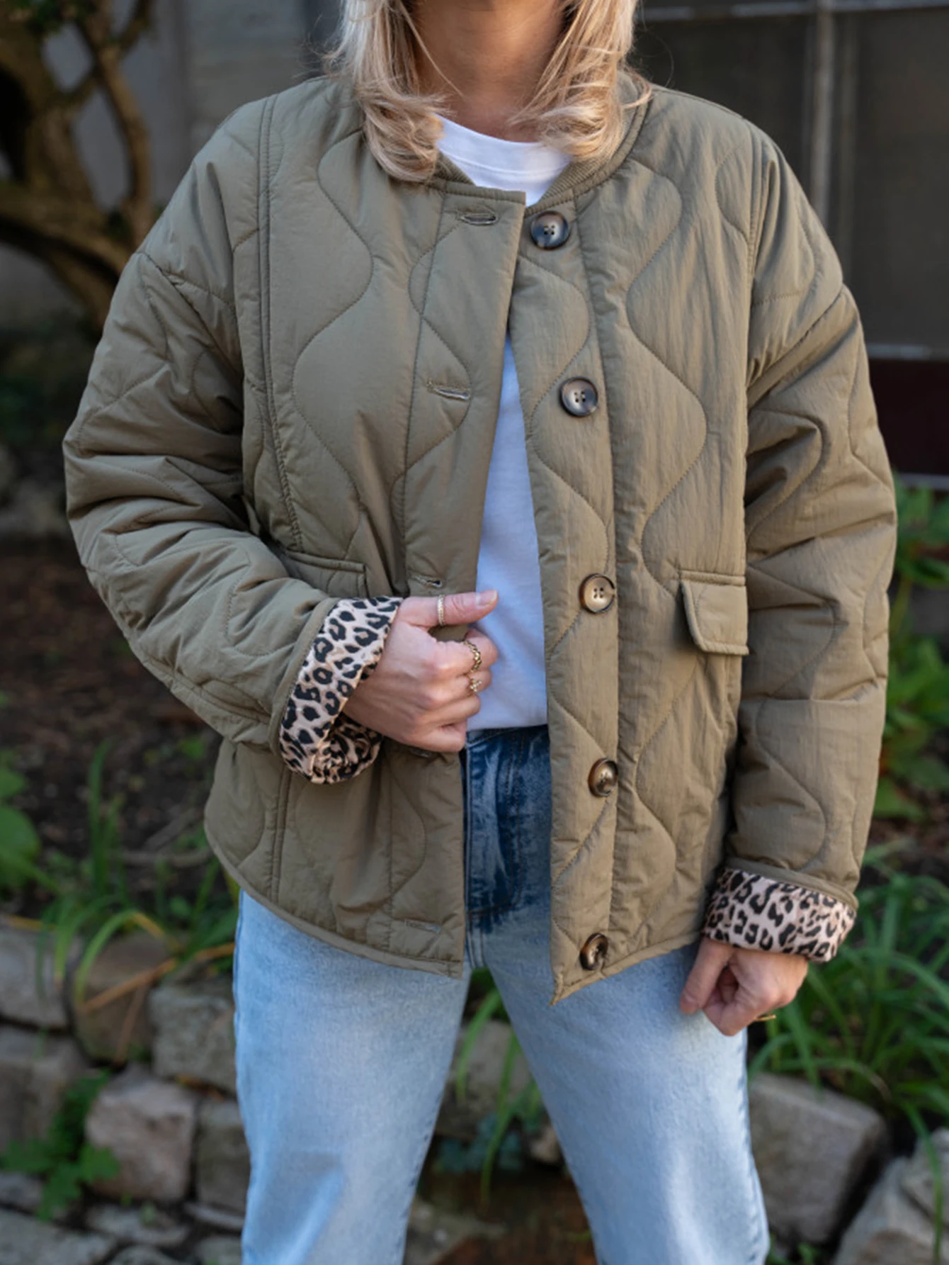 معاطف نسائية كلاسيكية غير رسمية سترات عصرية جديدة بجيوب على شكل حرف O معاطف سميكة للنساء معاطف ملابس مكتبية للخريف والشتاء