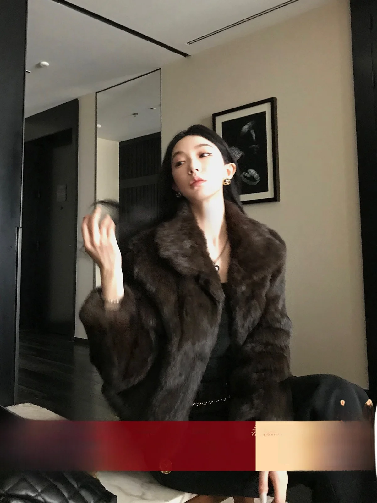 

Женское зимнее пальто из кроличьего меха с интегрированным воротником из меха и кожи, утепленное, с длинными рукавами, новинка