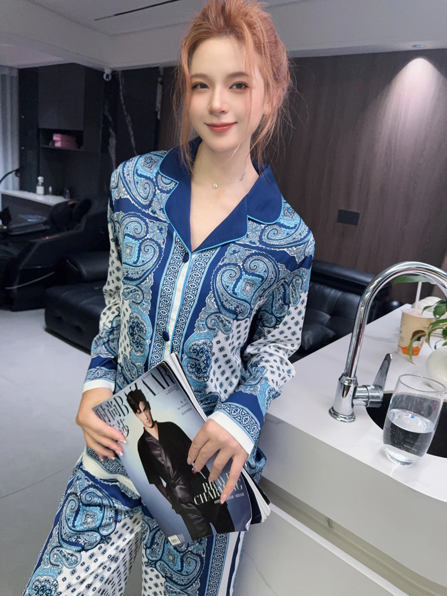 pigiama-da-donna-di-alta-qualita-per-primavera-e-autunno-con-motivo-paisley-blu-e-bianco-maniche-lunghe-e-pantaloni-lunghi-in-seta-sintetica-effetto-seta-ghiaccio