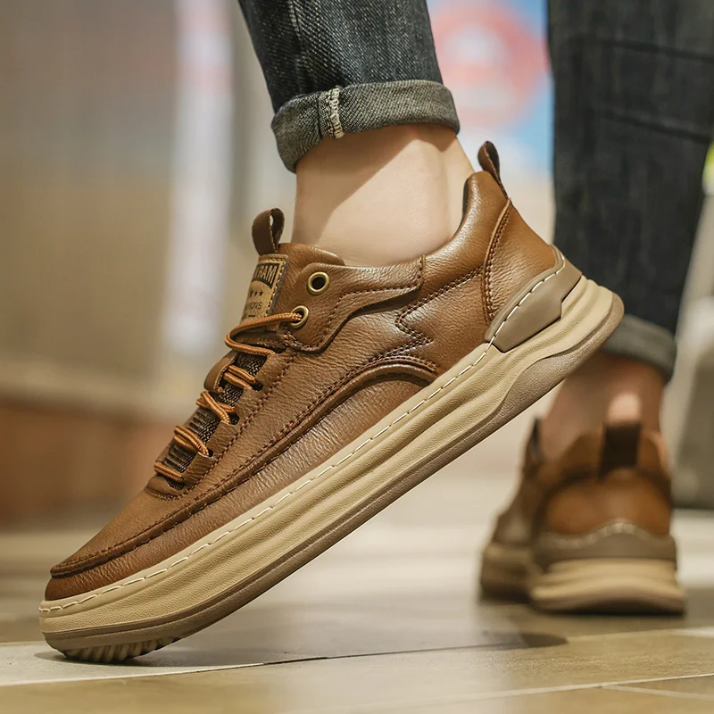 

Новые повседневные мужские туфли для доски. Классические и удобные стили дизайна. Вечеринка для работы и отдыха. Уличная улица. Натуральная кожа.