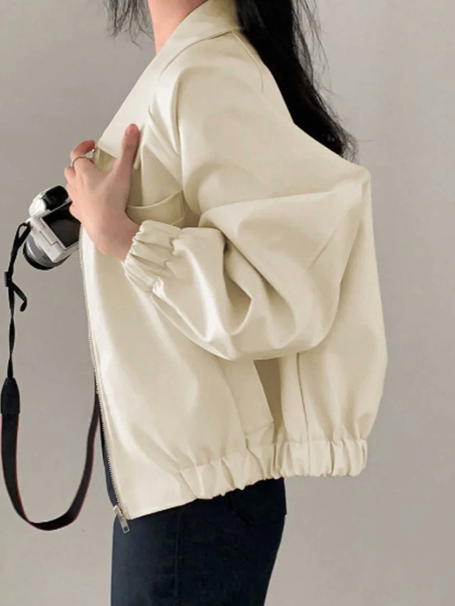 シックな春秋ベージュカラーのバイカージャケット レディースPUレザージャケット ショート丈 アメリカンスタイル バイクジャケット ジッパー開閉