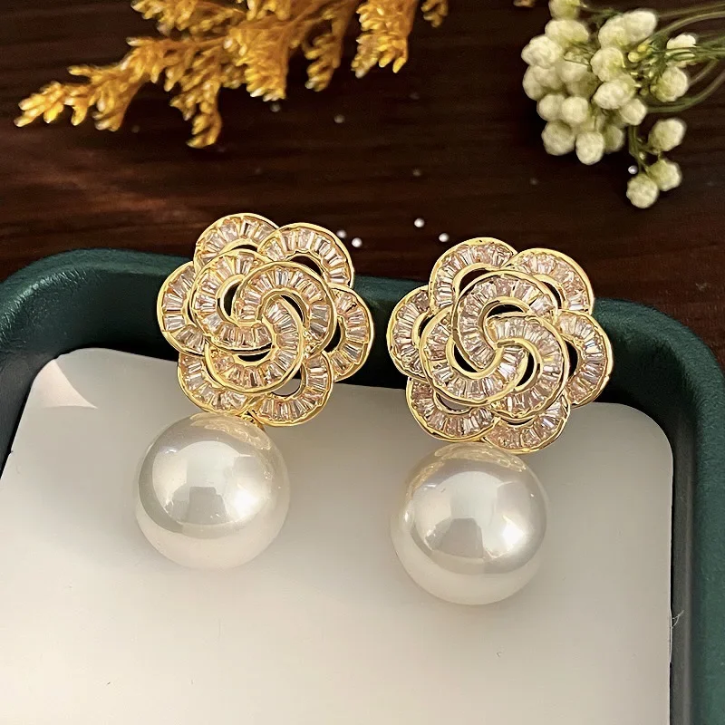 Pendientes Retro de lujo para niñas, estilo coreano, Simple y atmosférico, flor de circón, perla, luz de verano, gama alta